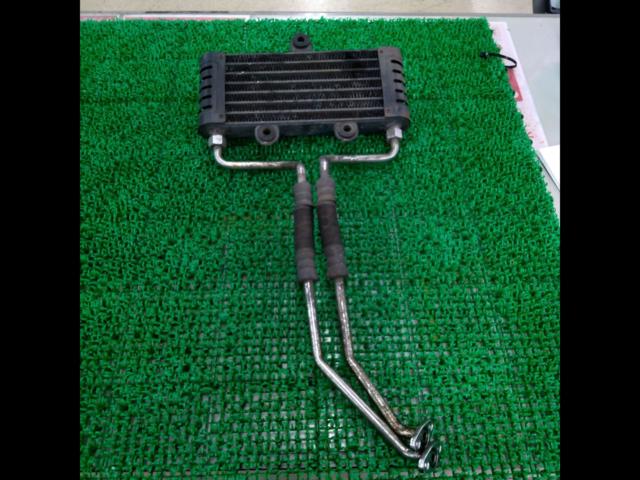 A Kawasaki genuine oil cooler with a minor issue.
Zephyr 400 ??