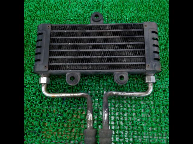 A Kawasaki genuine oil cooler with a minor issue.
Zephyr 400 ??