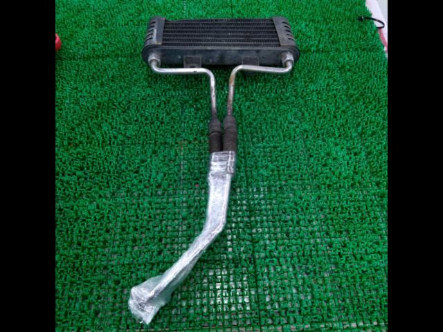 A Kawasaki genuine oil cooler with a minor issue.
Zephyr 400 ??