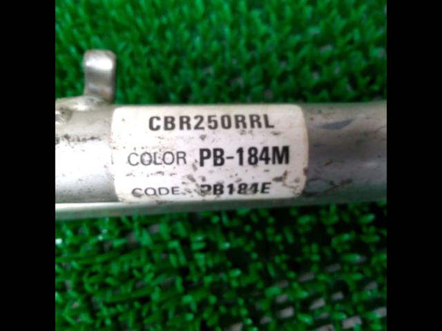 Genuine Honda seat rails
CBR250RR / MC22