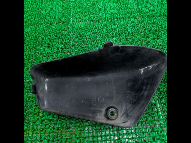 18HONDA Genuine Side Covers
Right and left
Magna 50