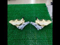 Brembo 4-pot casting caliper
4-PAD type
65mm pitch
Support included for ZX12R