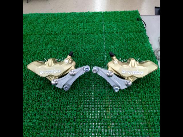 Brembo 4-pot casting caliper
4-PAD type
65mm pitch
Support included for ZX12R