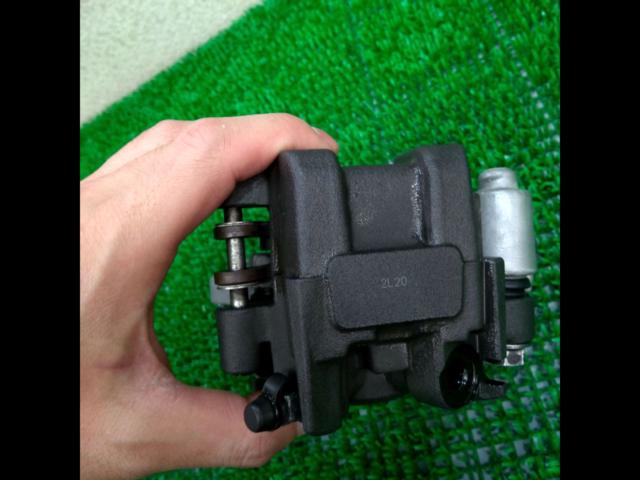 YAMAHA
Genuine rear brake caliper for YZF-R7