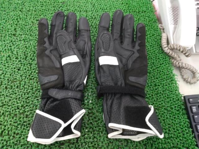 26 Alpinestars Racing Gloves
Size XL