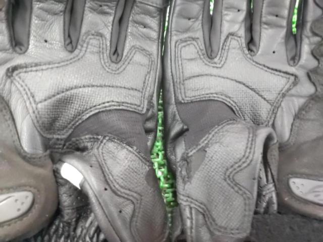 26 Alpinestars Racing Gloves
Size XL