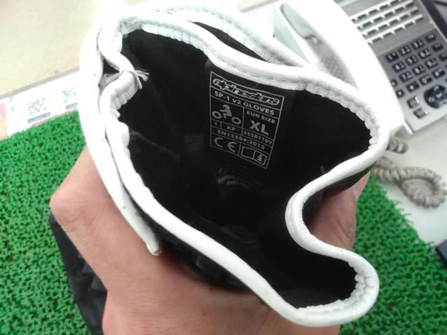 26 Alpinestars Racing Gloves
Size XL