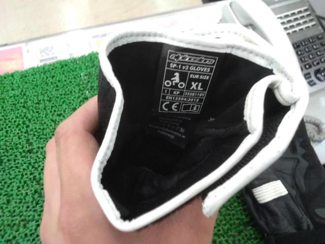 26 Alpinestars Racing Gloves
Size XL