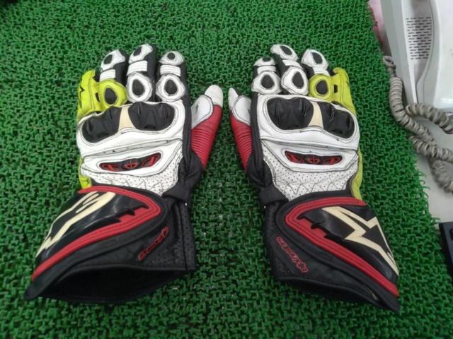 27 AlpinestarsGP
TECH
RACING
Size XL