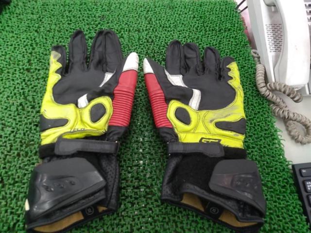 27 AlpinestarsGP
TECH
RACING
Size XL