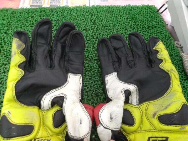 27 AlpinestarsGP
TECH
RACING
Size XL