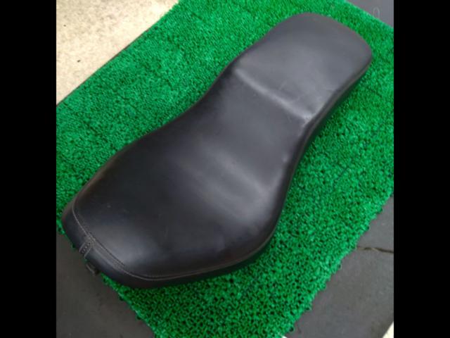 A slightly flawed genuine Kawasaki seat.
Vulcan 400