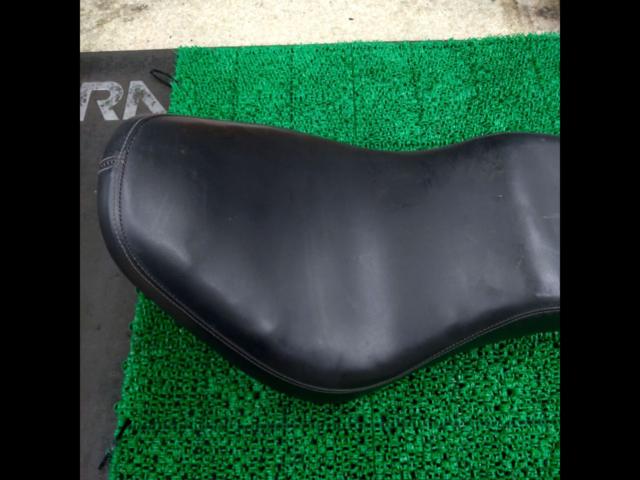 A slightly flawed genuine Kawasaki seat.
Vulcan 400