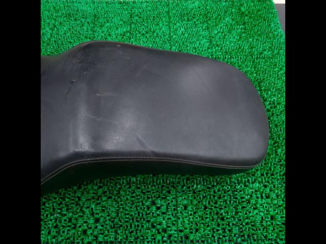 A slightly flawed genuine Kawasaki seat.
Vulcan 400