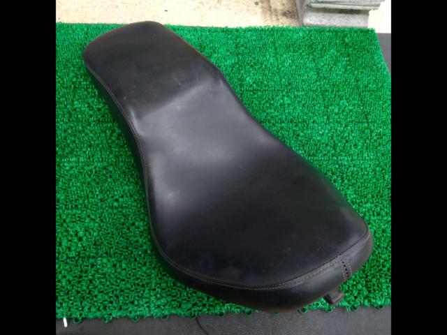A slightly flawed genuine Kawasaki seat.
Vulcan 400