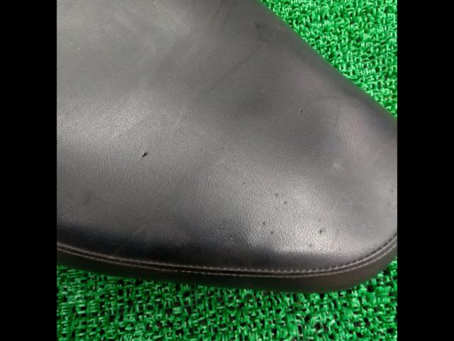 A slightly flawed genuine Kawasaki seat.
Vulcan 400