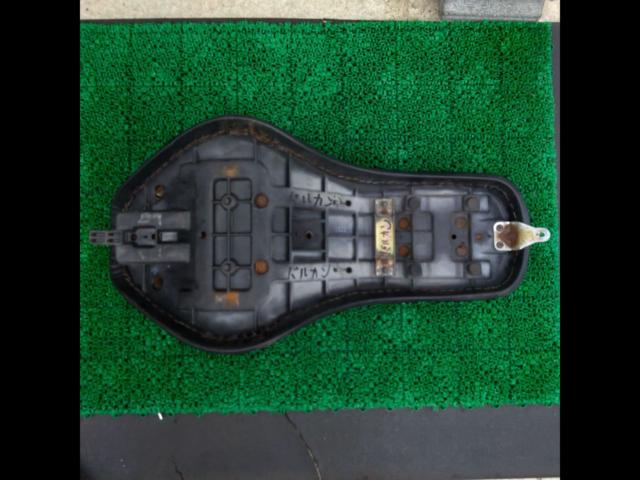 A slightly flawed genuine Kawasaki seat.
Vulcan 400