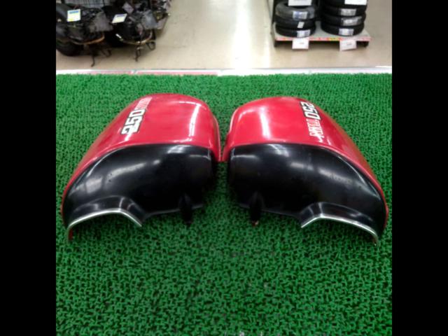 Genuine Honda side cover set (left and right)
CB250T
Hawk 2
