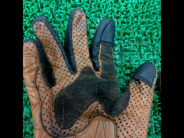 Discounted DAYTONA perforated mesh leather gloves
Size L