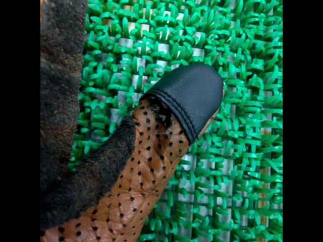 Discounted DAYTONA perforated mesh leather gloves
Size L