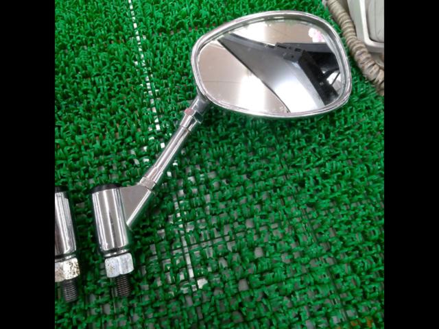 Chrome mirrors from an unknown manufacturer (with minor defects)
Right and left
General purpose 10mm positive screw