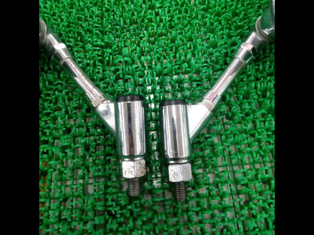 Chrome mirrors from an unknown manufacturer (with minor defects)
Right and left
General purpose 10mm positive screw
