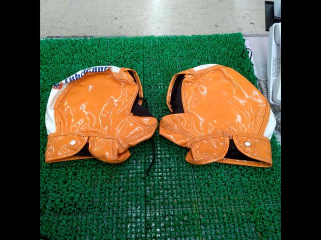 76 Steering Wheel Cover
Body only