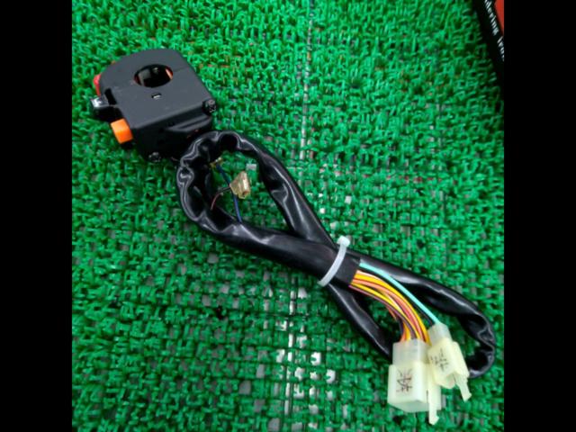 Unknown manufacturer right-side switch box
Model unknown