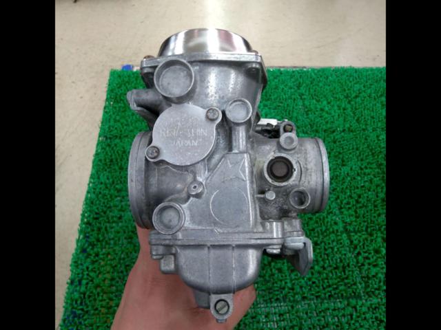 A slightly flawed genuine Honda carburetor
CB1300SF
SC40