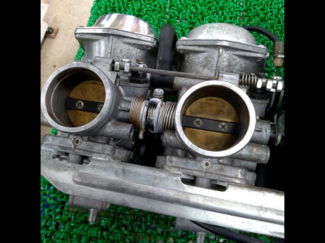 A slightly flawed genuine Honda carburetor
CB1300SF
SC40