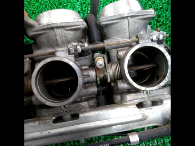 A slightly flawed genuine Honda carburetor
CB1300SF
SC40