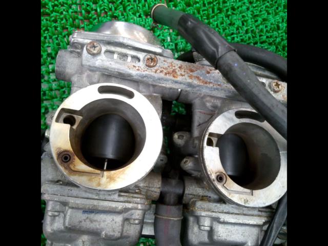 A slightly flawed genuine Honda carburetor
CB1300SF
SC40