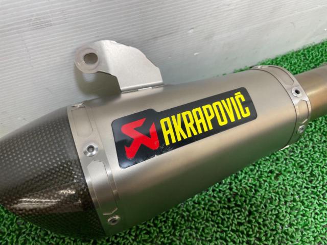 GSX-S1000/F/2015y-2019yAKRAPOVIC
Slip-on silencer