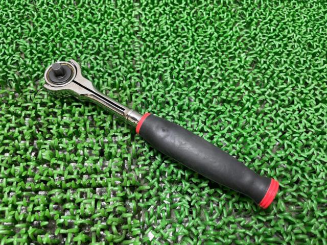 Snap-on
1/4 drive
Soft grip
Round swivel head
Ratchet
THNF72