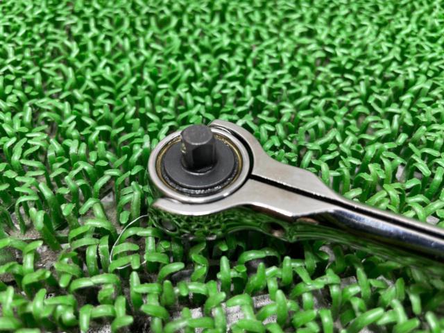 Snap-on
1/4 drive
Soft grip
Round swivel head
Ratchet
THNF72