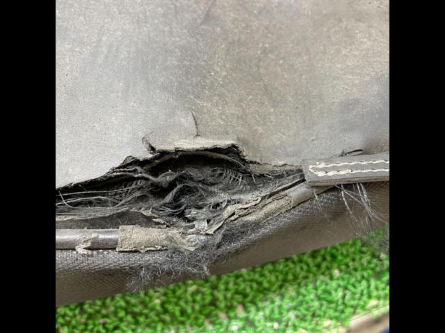 Wakeari
DEGNER
Side back
The vehicle has a tear in the body, so it is being sold as is.