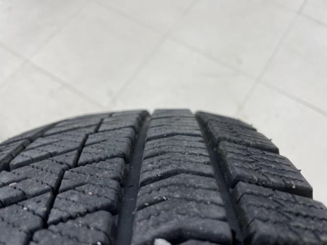 Container
BRIDGESTONE
BLIZZAK
VRX2