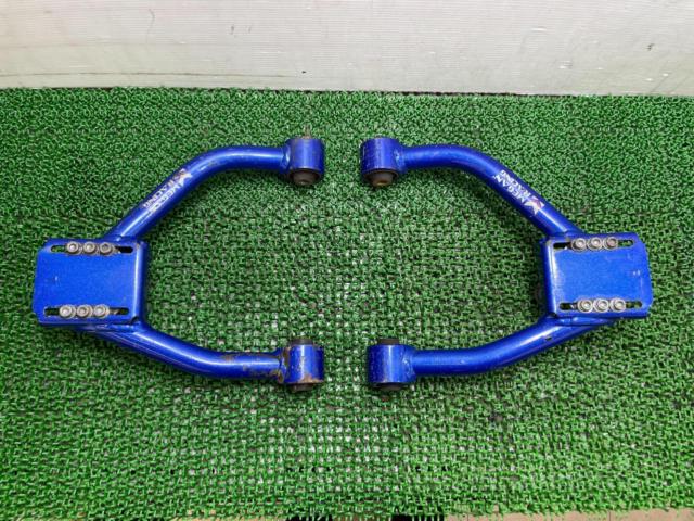 [Crown
210 system
2WD MEGAN
RACING
Front upper arm