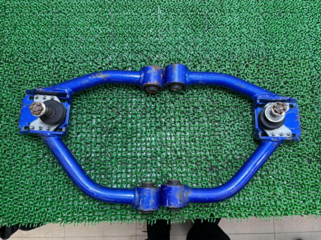 [Crown
210 system
2WD MEGAN
RACING
Front upper arm