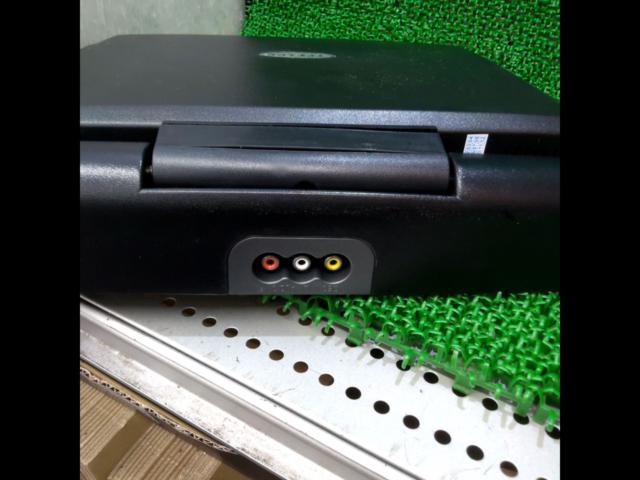 TFTs with defects
12.1-inch LCD
Flip down monitor