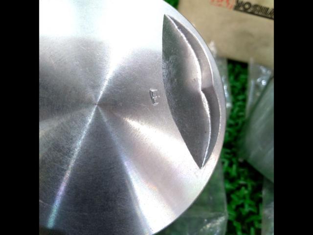 YOSHIMURACB750Four
812cc
Bore-up piston only