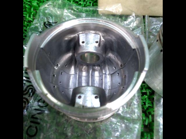 YOSHIMURACB750Four
812cc
Bore-up piston only