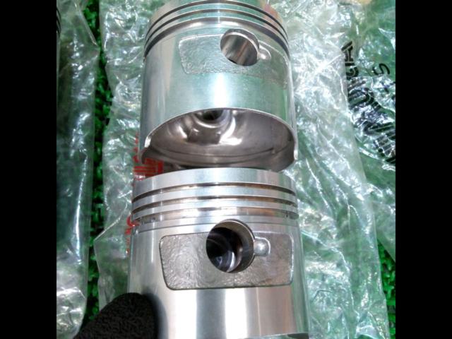 YOSHIMURACB750Four
812cc
Bore-up piston only