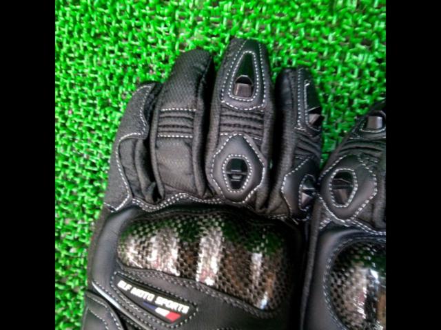 elf
Winter Gloves
Black x yellow stitch
Size: L