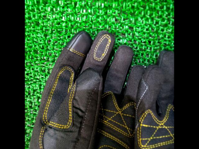 elf
Winter Gloves
Black x yellow stitch
Size: L