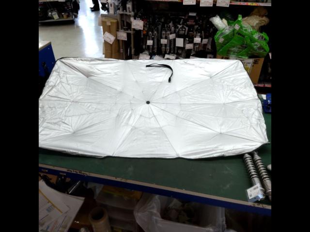 Unknown Manufacturer
Folding sunshade