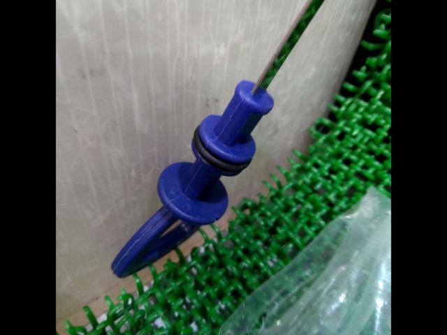 Unknown Manufacturer
Benz
C-Class / W203
Engine oil level gauge