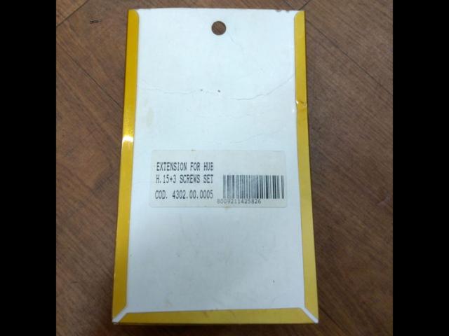 Large yellowing of the NARDI packaging.
Boss spacer