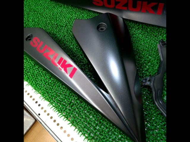 SUZUKI GSX-S1000
Genuine under cowl