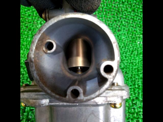 MIKUNIVM22
Carburetor/Intake Manifold